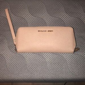 Michael Kors Jet Set Travel Continental Wallet
